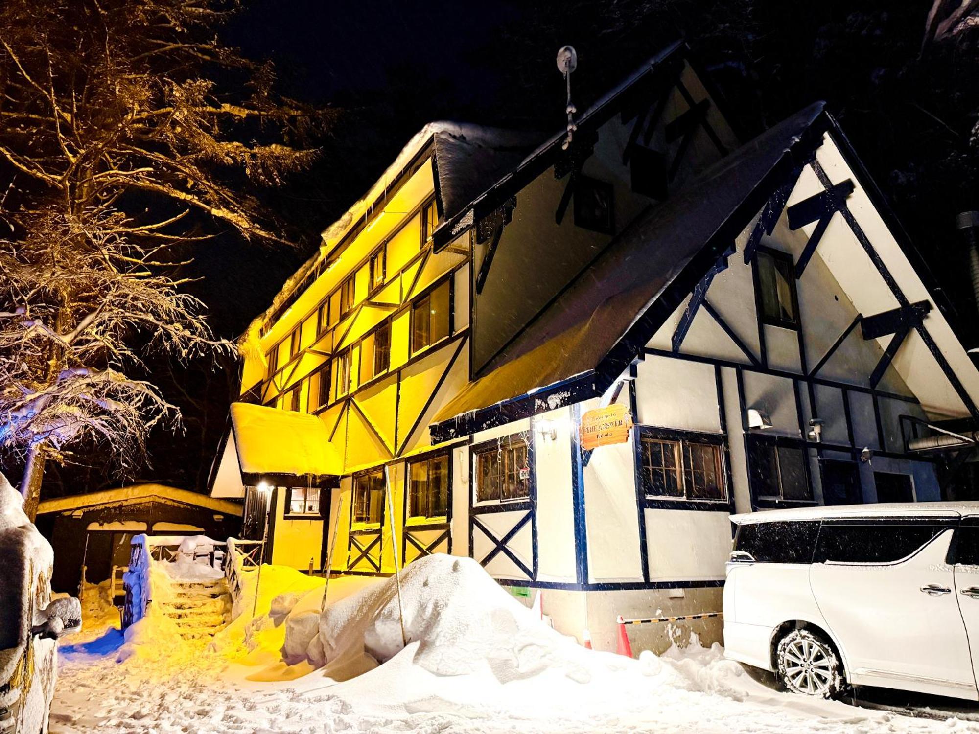 Bed and Breakfast The Answer Хакуба Екстер'єр фото